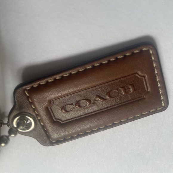 Elegant and timeless leather Coach bag in great condition. - Picture 2 of 5